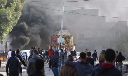 Une tentative d’immolation provoque des émeutes : la Tunisie au bord de l’explosion ?